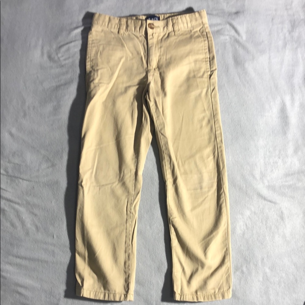 The children’s place size 7 boys khakis.